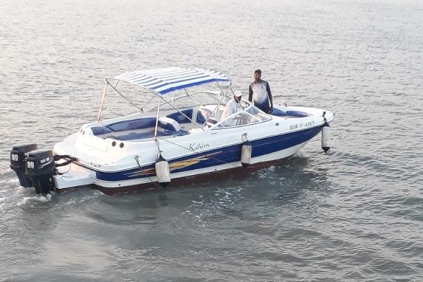 Bayliner 245 Speedboat on Charter in Mumbai at Gateway of India