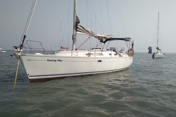 Jeanneau 34 Sail Yacht on Charter in Mumbai at Gateway of India