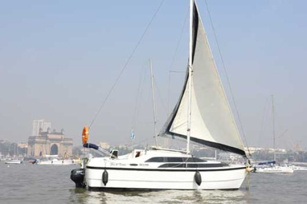 Macgregor 26 Sail Yacht on Charter in Mumbai at Gateway of India